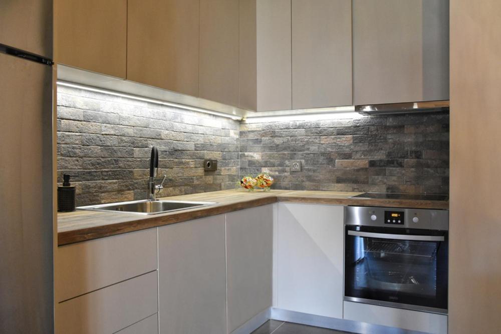 Pepromeno Luxury Apartment In The City Center Каламата Екстер'єр фото